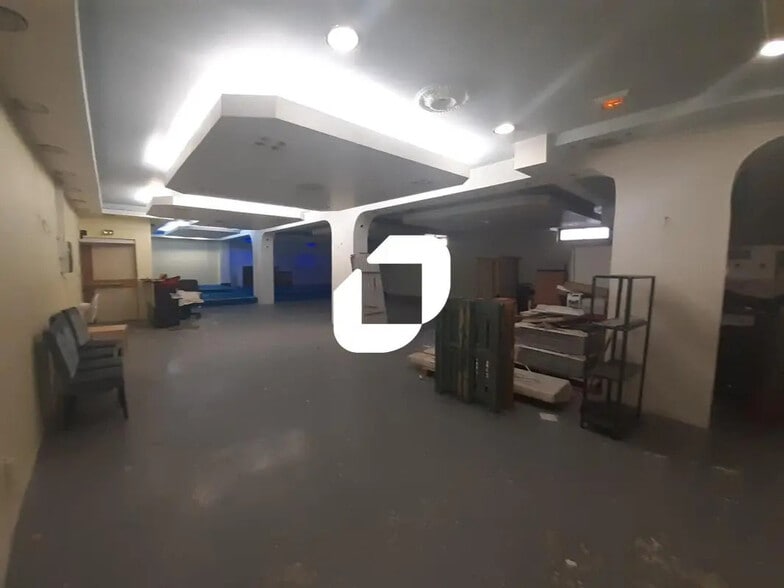 Local d’activités dans Rosny-sous-Bois à louer - Photo de l’immeuble – Image 2 sur 9