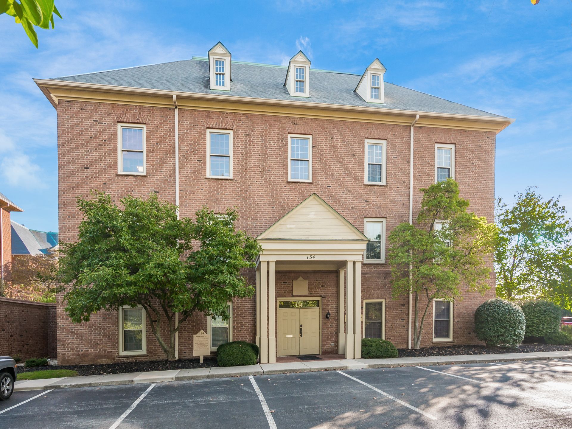 134 Northwoods Blvd, Columbus, OH à louer Photo principale– Image 1 sur 5