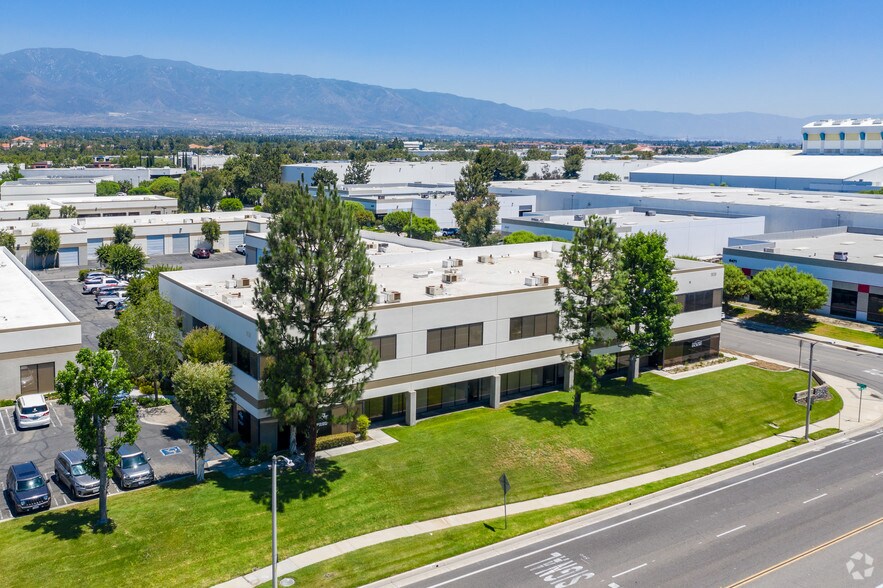 8459 White Oak Ave, Rancho Cucamonga, CA à louer - Photo de l’immeuble – Image 1 sur 7