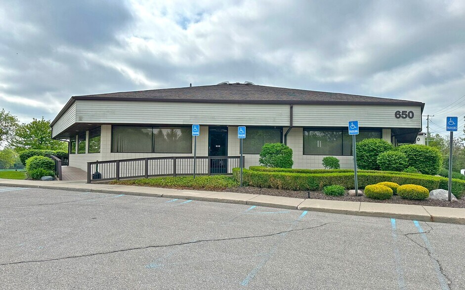 650 Griswold St, Northville, MI à louer - Photo de l’immeuble – Image 2 sur 9