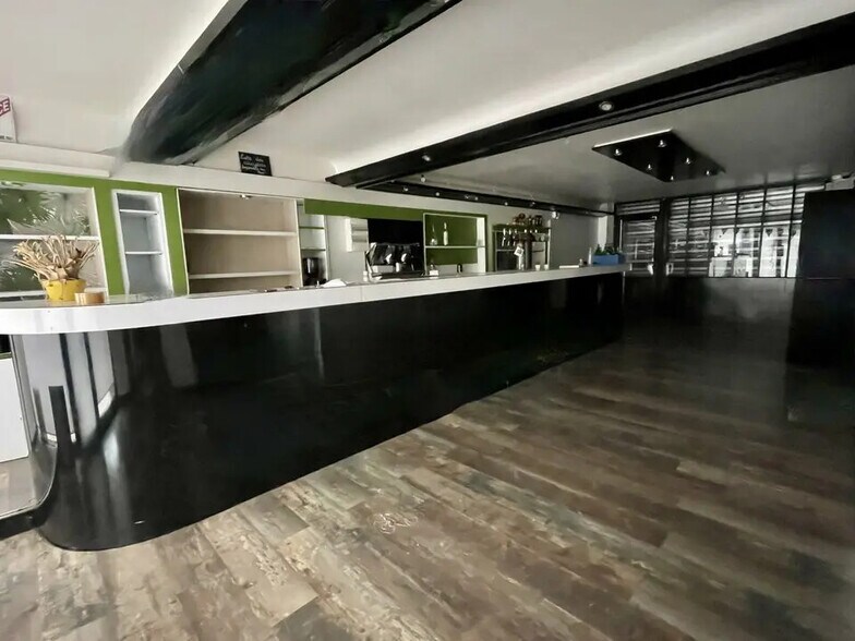 Local commercial dans Reims à louer - Photo de l’immeuble – Image 1 sur 5