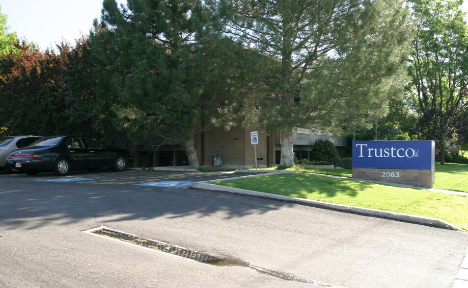 2063 E 3900 S, Salt Lake City, UT à louer - Photo de l’immeuble – Image 2 sur 36
