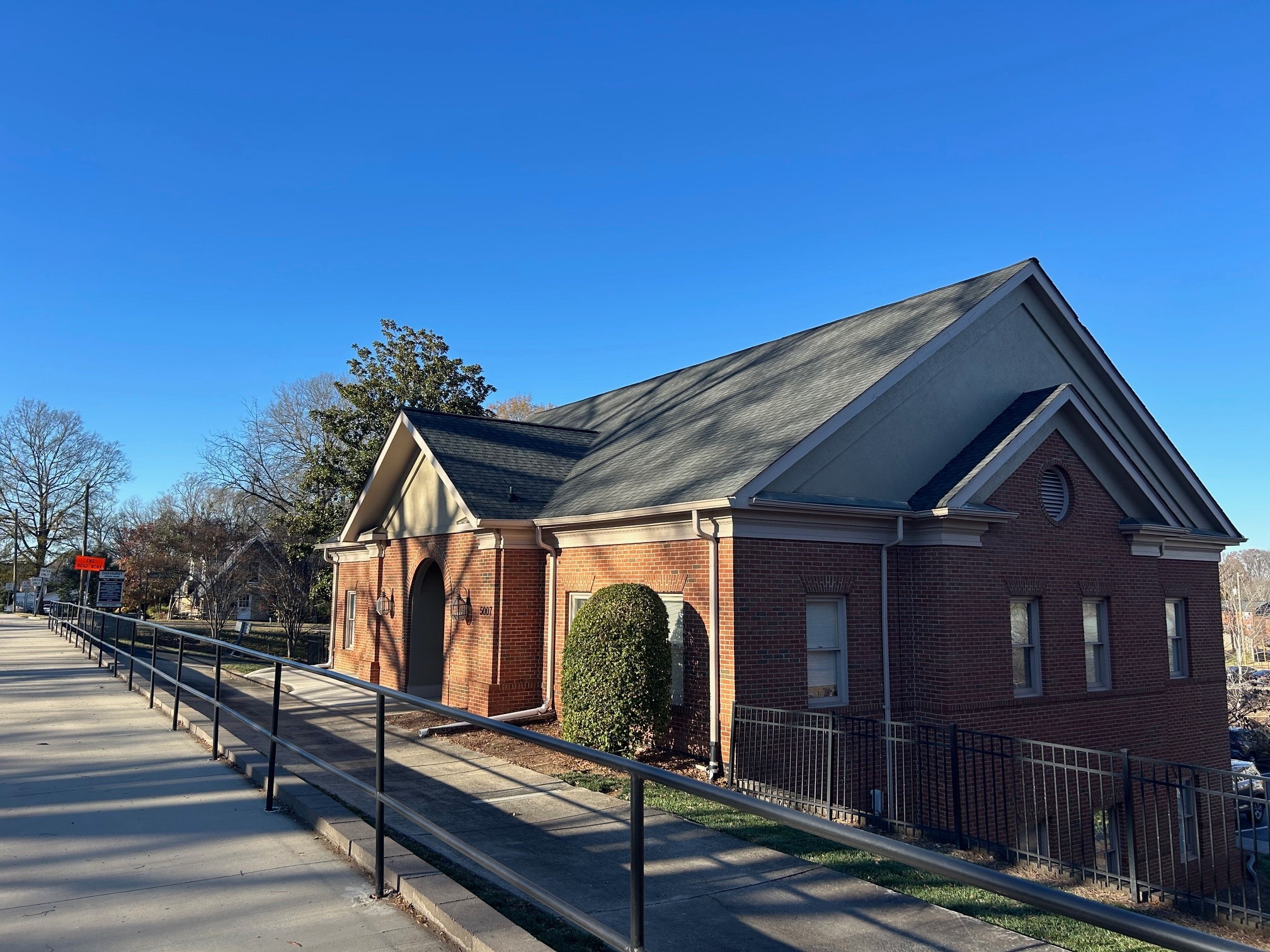 5007 Monroe Rd, Charlotte, NC à louer Photo de l’immeuble– Image 1 sur 7