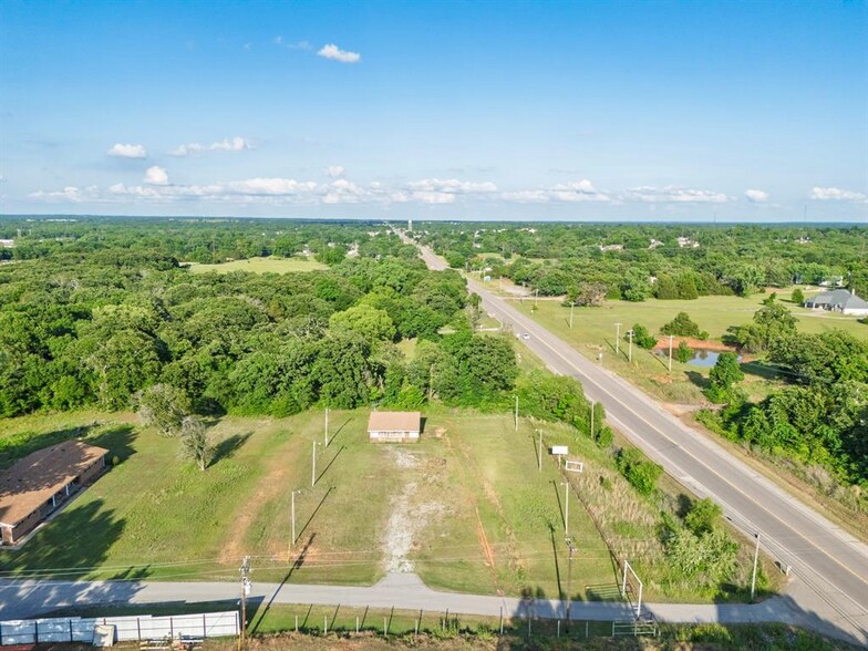 1705 W Walnut St, Tecumseh, OK à vendre - Photo de l’immeuble – Image 1 sur 4
