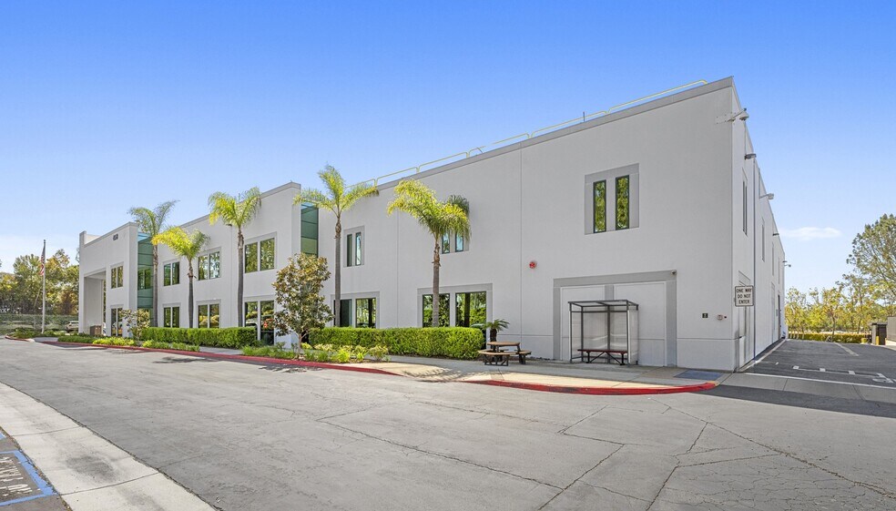 4049 Avenida De La Plata, Oceanside, CA à vendre - Photo principale – Image 1 sur 9