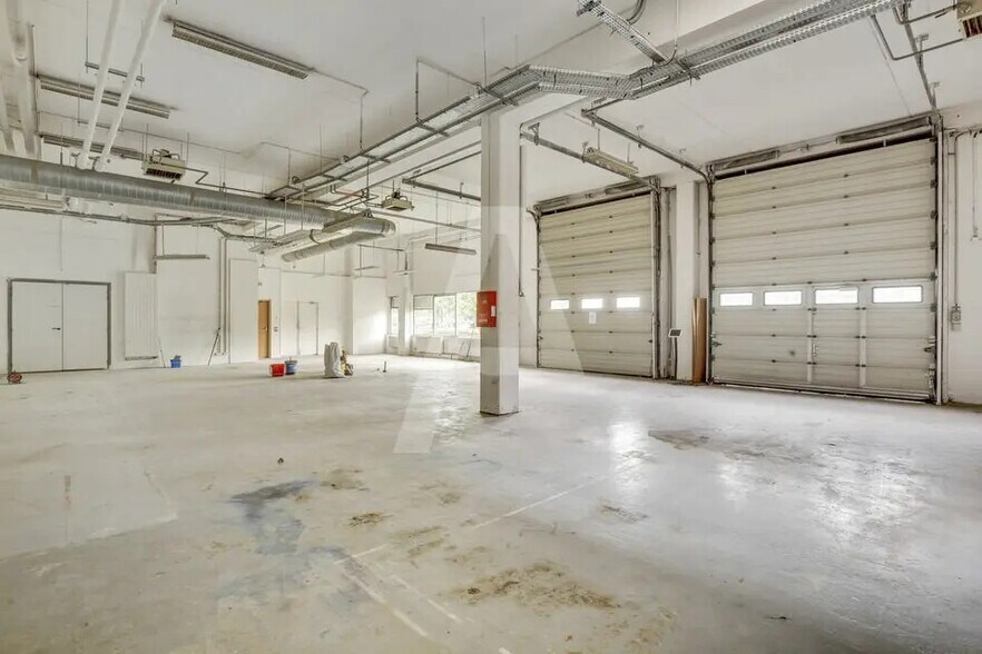 Local d’activités dans Antony à louer - Photo de l’immeuble – Image 3 sur 8