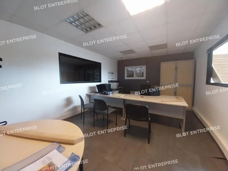 Local d’activités dans Theix-Noyalo à louer - Photo de l’immeuble – Image 3 sur 8