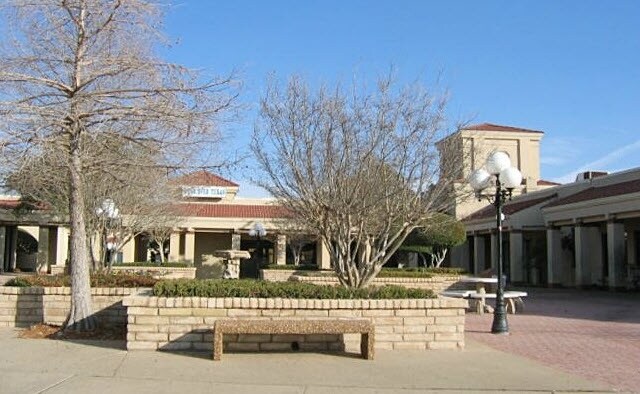 2611 Plaza Pky, Wichita Falls, TX à louer - Photo de l’immeuble – Image 2 sur 9