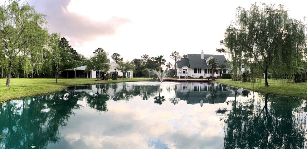 1019 Lewis Dr, Kemah, TX à vendre - Photo de l’immeuble – Image 1 sur 3