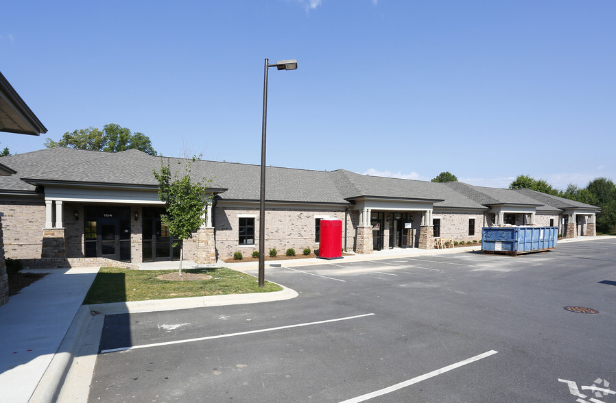 102 Waxhaw Professional Park Dr, Waxhaw, NC à louer - Photo de l’immeuble – Image 3 sur 10