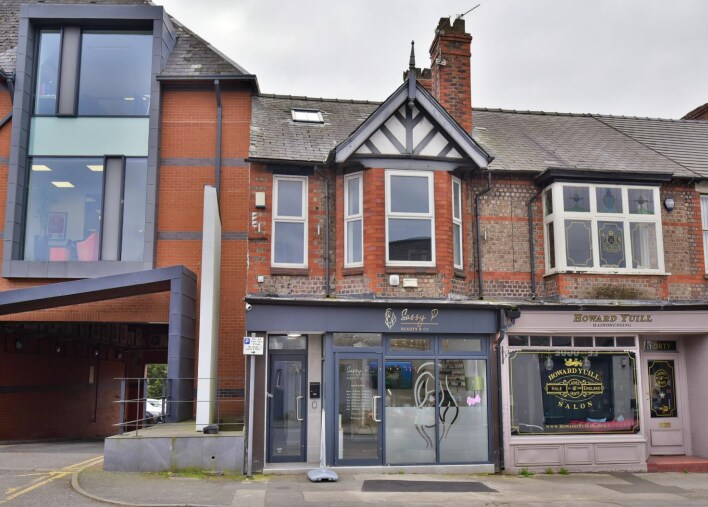42 Hale Rd, Altrincham à louer Photo de l’immeuble– Image 1 sur 2