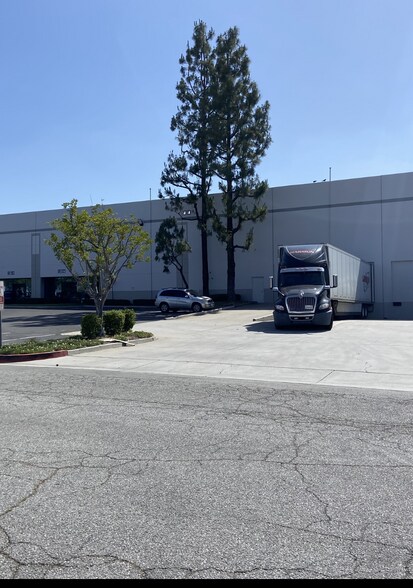 13516 Imperial Hwy, Santa Fe Springs, CA à louer - Photo de l’immeuble – Image 3 sur 3