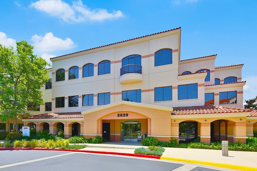 2829 Townsgate Rd, Westlake Village, CA à louer - Photo de l’immeuble – Image 1 sur 14