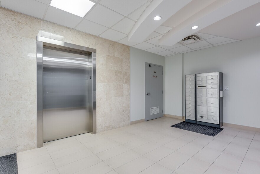18 Louisa St, Ottawa, ON à louer - Hall d’entrée – Image 3 sur 5