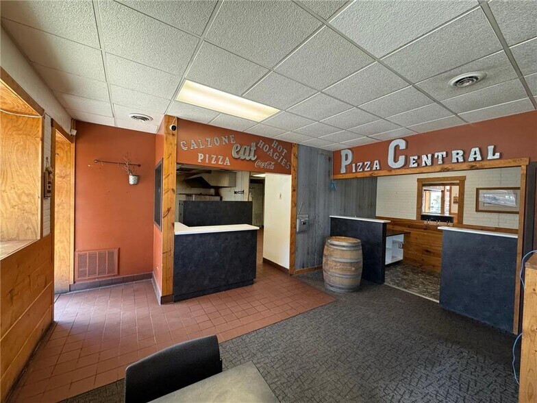 110 Central Ave S, Milaca, MN à louer - Photo de l’immeuble – Image 2 sur 5