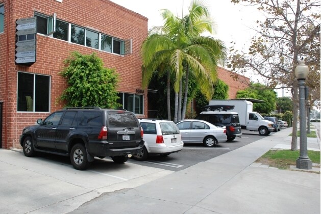 8563-8581 Higuera St, Culver City, CA à louer - Photo de l’immeuble – Image 3 sur 9