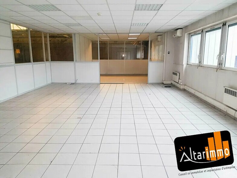 Local d’activités dans Chartres à louer - Photo de l’immeuble – Image 3 sur 5