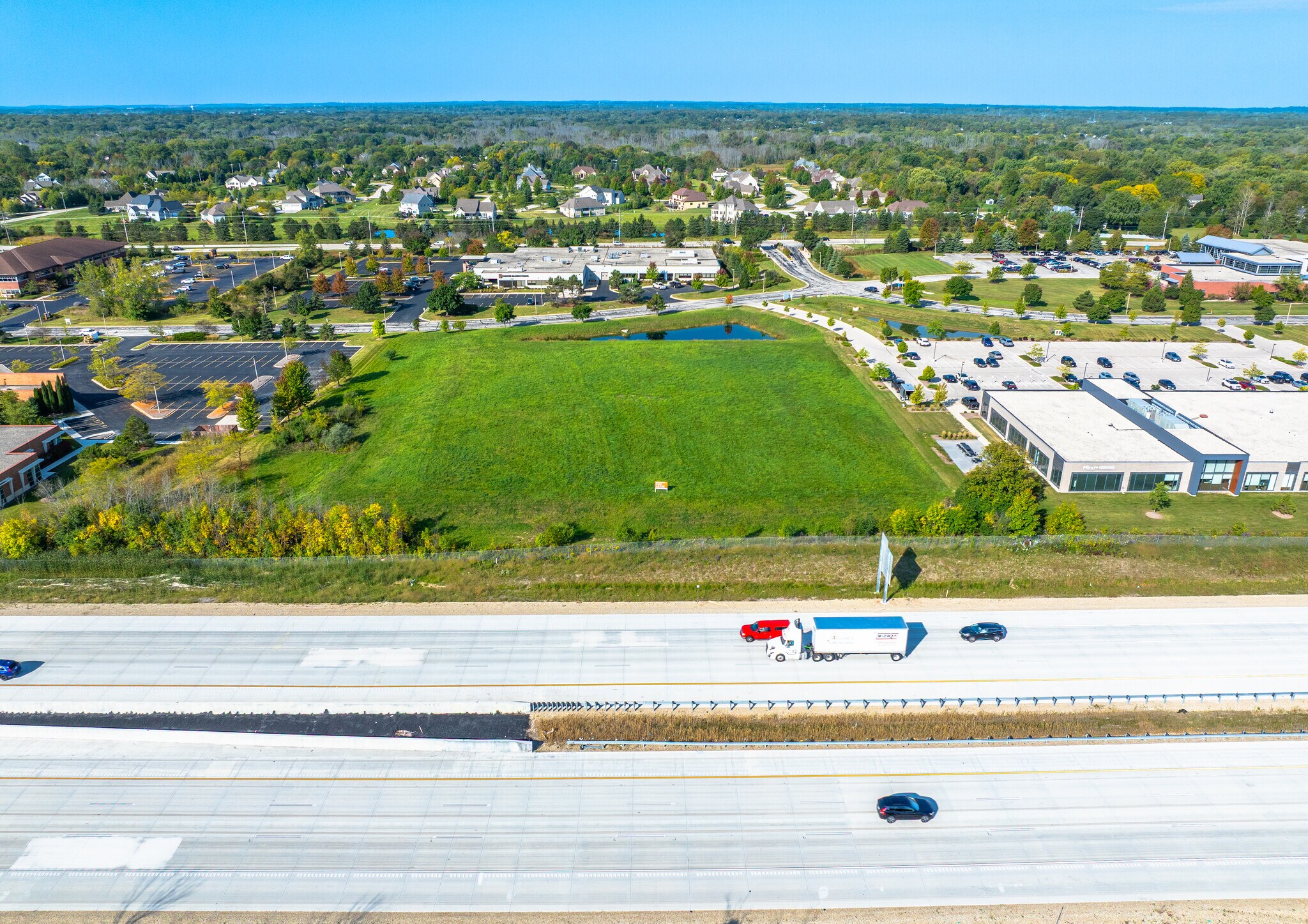 12100 N Corporate Pky, Mequon, WI à louer Aérien– Image 1 sur 5