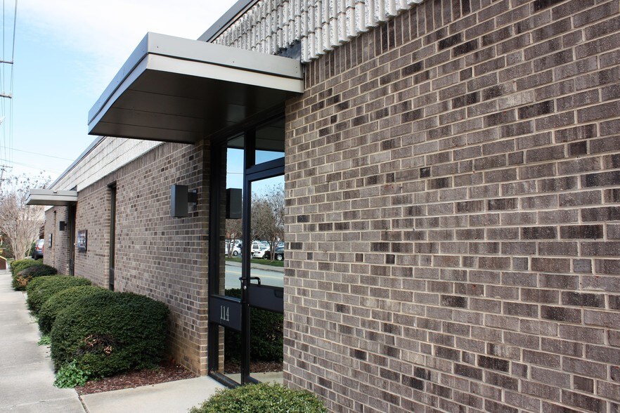 111 W Pine St, Graham, NC à louer - Photo de l’immeuble – Image 1 sur 23