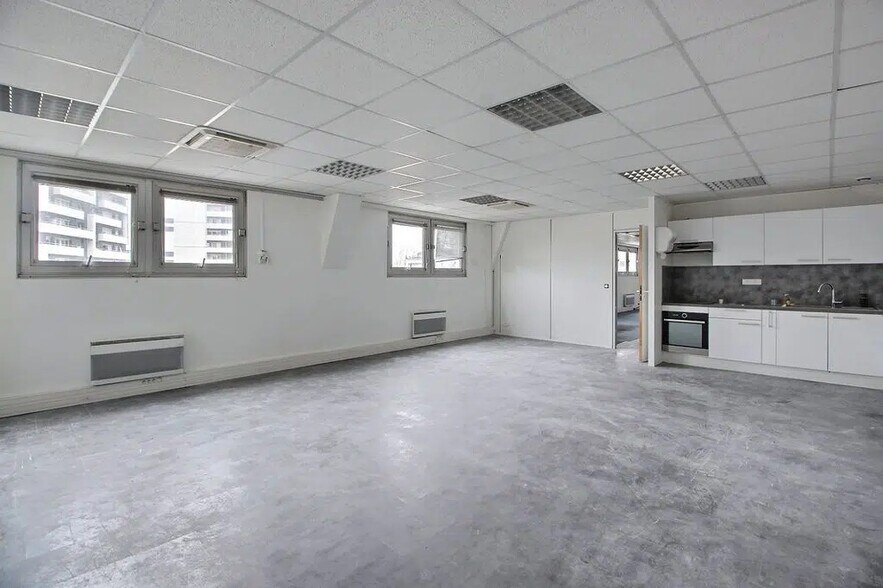 69-71 Rue Archereau, Paris à louer - Photo de l’immeuble – Image 3 sur 7