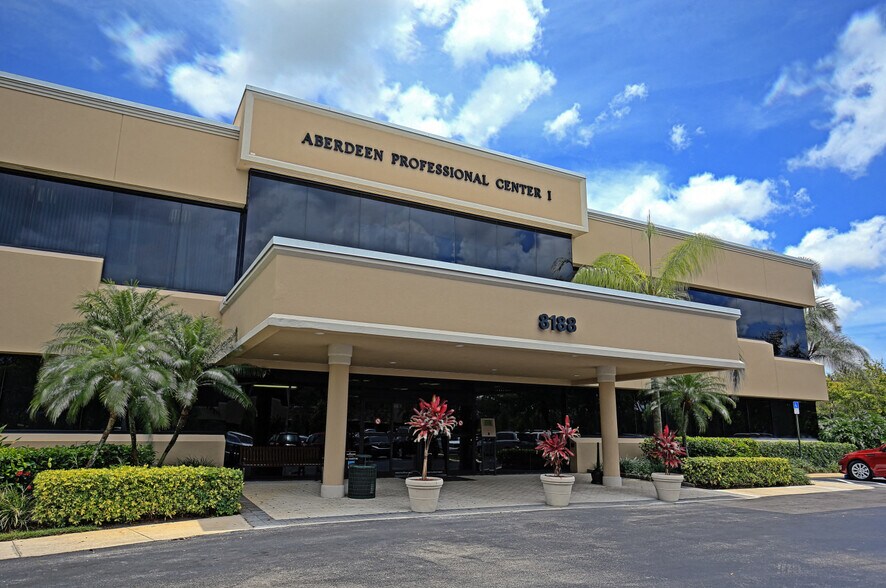8188 S Jog Rd, Boynton Beach, FL à louer - Photo de l’immeuble – Image 2 sur 7