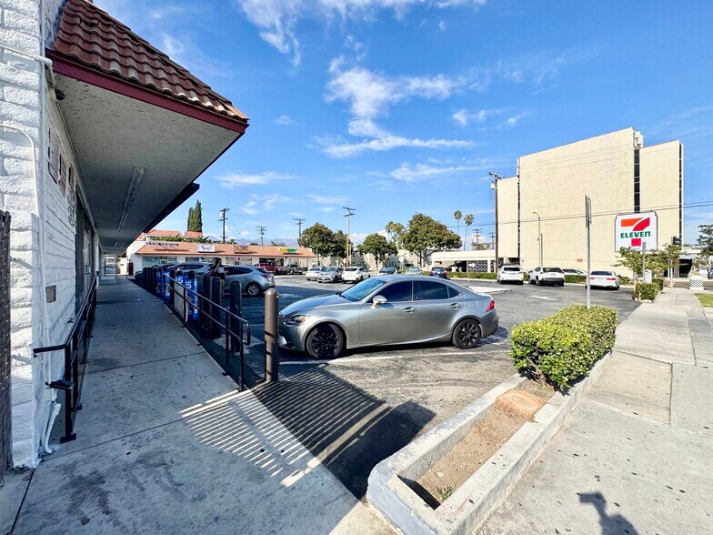 1701-1723 W Main St, Alhambra, CA à louer - Photo de l’immeuble – Image 3 sur 3