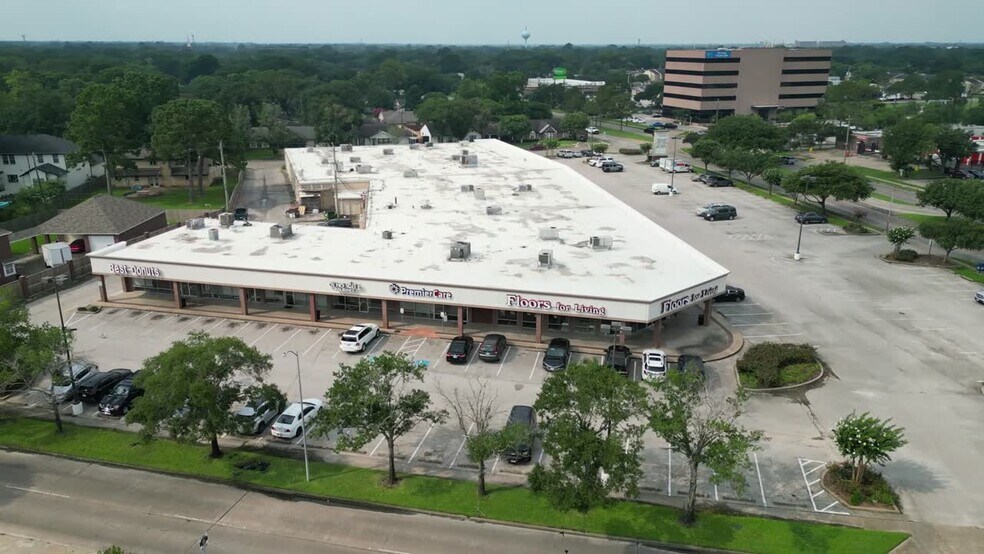 9600-9611 Hillcroft Ave, Houston, TX à louer - Vidéo sur l’annonce professionnelle – Image 2 sur 5