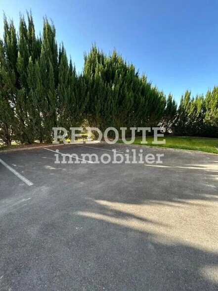 Industriel/Logistique dans Gueux à louer - Photo de l’immeuble – Image 3 sur 11