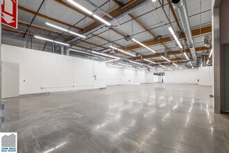 9419 Mason Ave, Chatsworth, CA à louer Photo intérieure– Image 2 sur 13