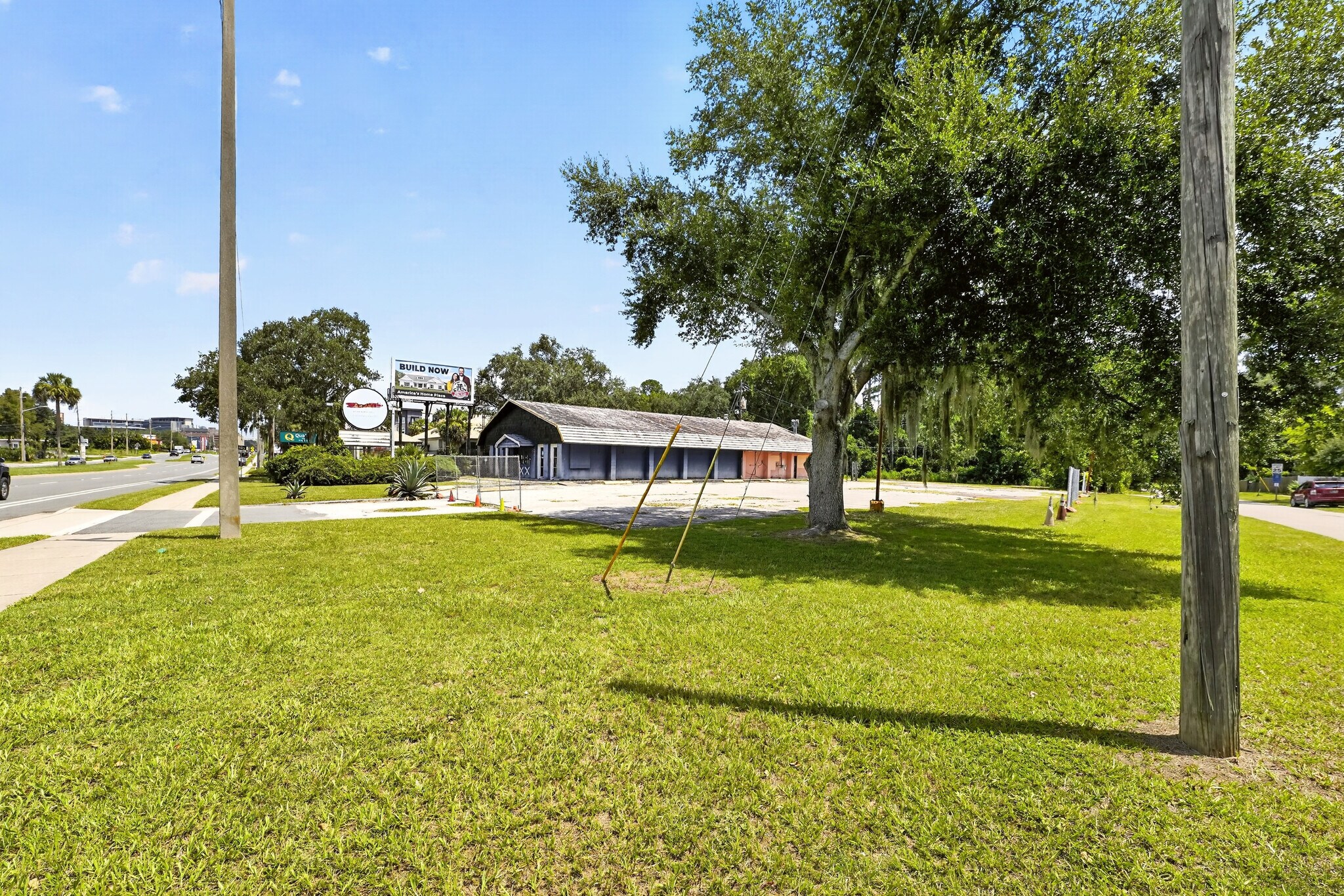 2445 SW 13th St, Gainesville, FL à vendre Photo de l’immeuble– Image 1 sur 10