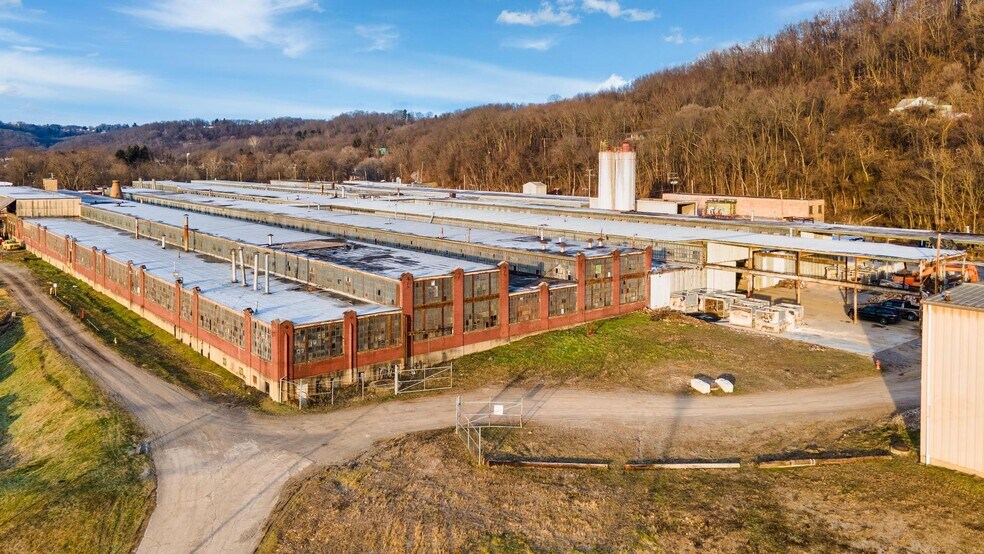 1 Anna St, East Liverpool, OH à vendre - Photo de l’immeuble – Image 2 sur 30