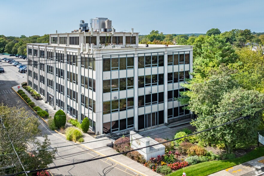 380 N Broadway, Jericho, NY à louer - Photo de l’immeuble – Image 3 sur 4
