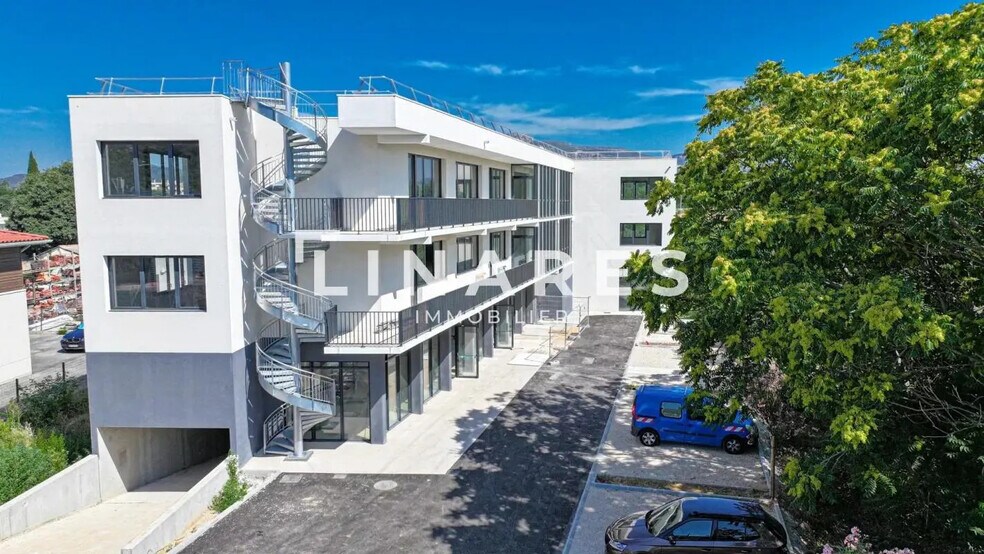 Bureau dans Aubagne à louer - Photo de l’immeuble – Image 1 sur 4