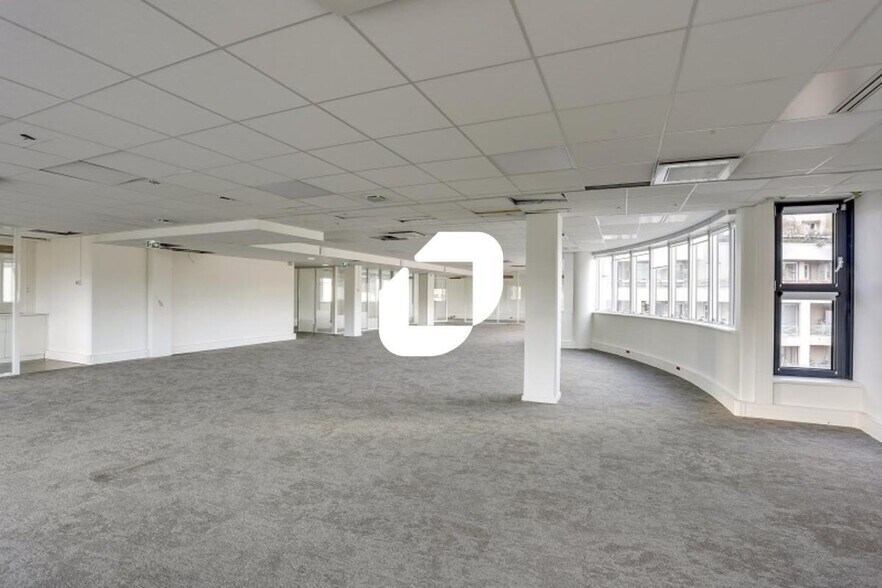Bureau dans Issy-les-Moulineaux à louer - Photo de l’immeuble – Image 2 sur 17