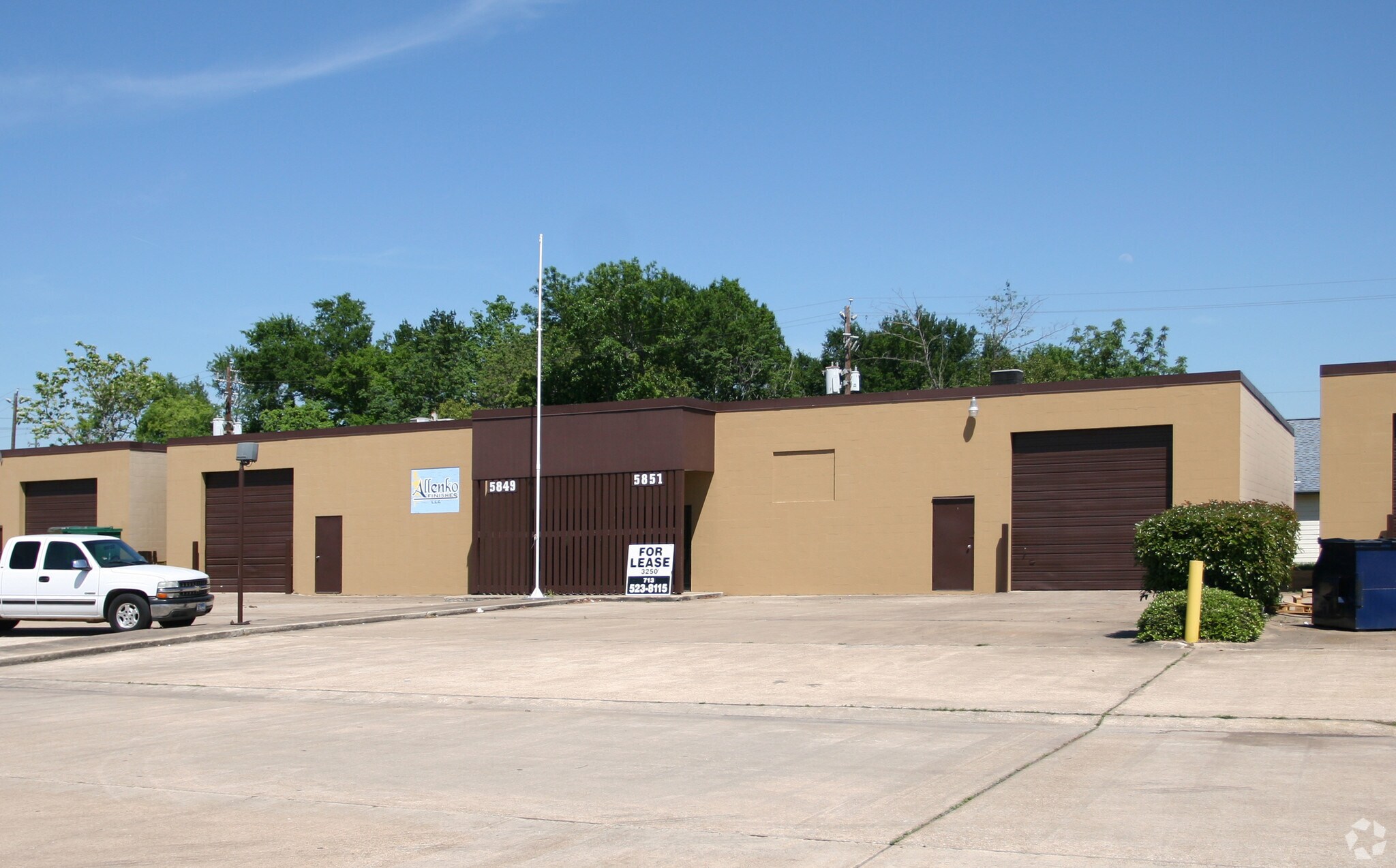 5849-5891 W 34th St, Houston, TX à louer Photo principale– Image 1 sur 12