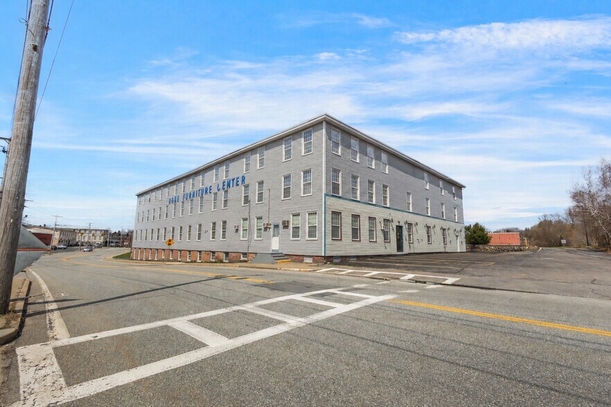 562 Main St, Gardner, MA à vendre - Photo de l’immeuble – Image 1 sur 9