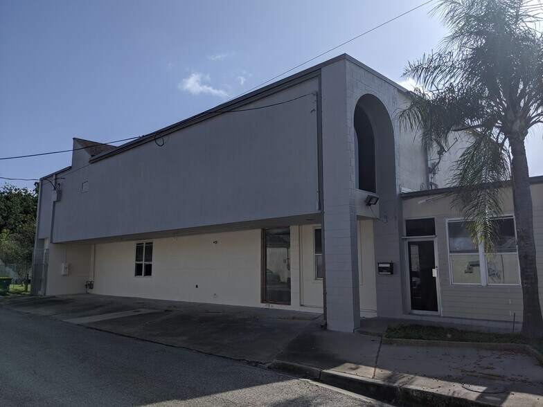 200 E Texas Ave, Baytown, TX à louer - Photo de l’immeuble – Image 2 sur 28