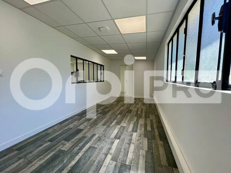 Local d'activités dans Chilly-Mazarin à vendre - Photo de l’immeuble – Image 3 sur 8