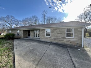 658 N Broadway, Portland, TN à louer Photo de l’immeuble– Image 1 sur 16
