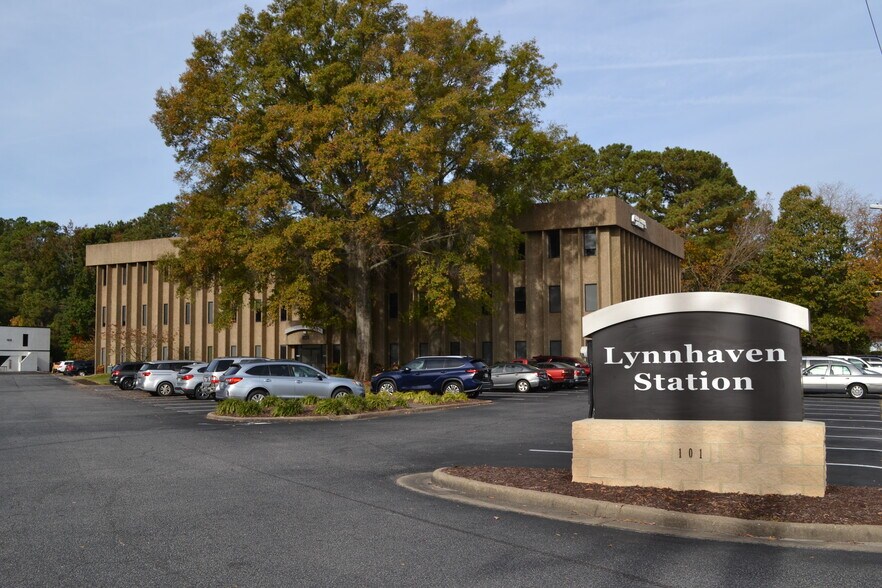 101 N Lynnhaven Rd, Virginia Beach, VA à louer - Photo de l’immeuble – Image 1 sur 12