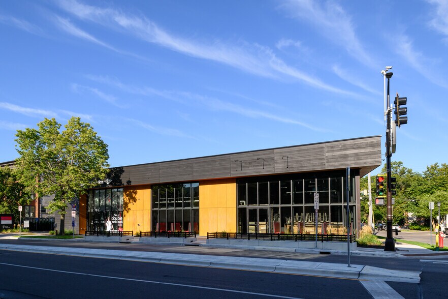 2700 Hennepin Ave, Minneapolis, MN à louer - Photo de l’immeuble – Image 1 sur 10