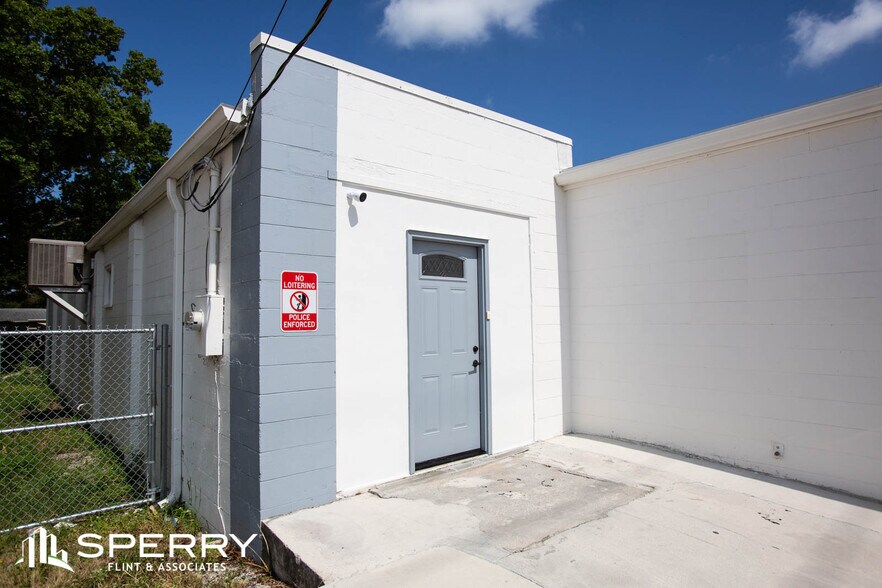 411 Clearlake Rd, Cocoa, FL à vendre - Photo de l’immeuble – Image 3 sur 27