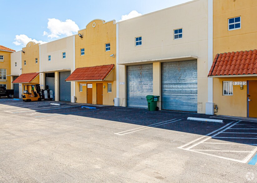 13255-13291 SW 135th Ave, Miami, FL à louer - Photo de l’immeuble – Image 3 sur 5