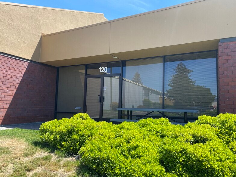999 Andersen Dr, San Rafael, CA à louer - Photo de l’immeuble – Image 2 sur 3