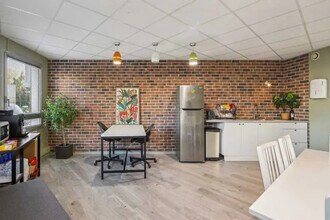 136 Chemin Du Moulin Carron, Écully à louer Photo de l’immeuble– Image 2 sur 8