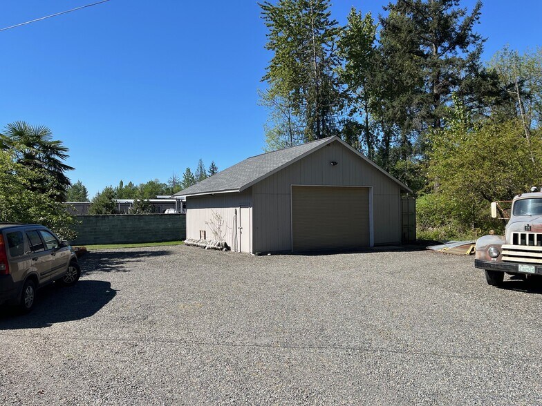 15422 Canyon Rd E, Puyallup, WA à vendre - Photo de l’immeuble – Image 3 sur 4