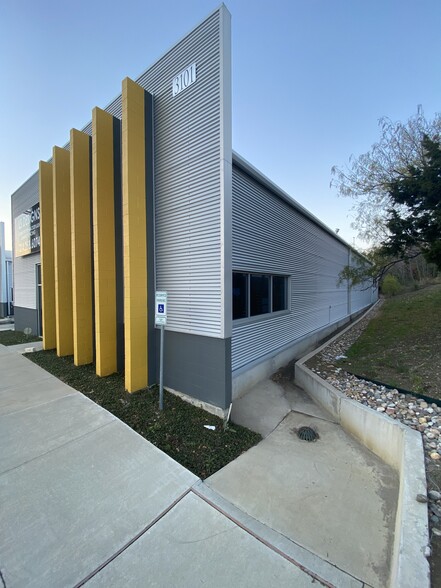 3111 IH 30, Dallas, TX à louer - Photo de l’immeuble – Image 2 sur 56