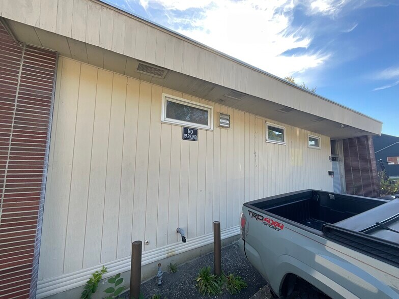 82 Railroad St, Great Barrington, MA à vendre - Photo de l’immeuble – Image 2 sur 30