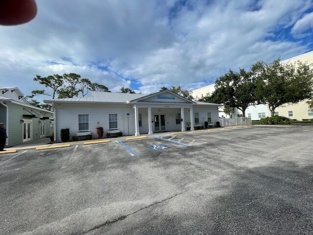 5745 Rosin Way, Sarasota, FL à vendre - Photo de l’immeuble – Image 3 sur 13