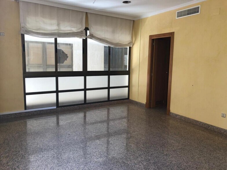 Local commercial dans El Ejido, Almería à vendre - Photo de l’immeuble – Image 3 sur 11